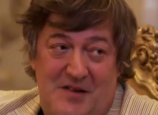 Trecho do documentário "Out there" de Stephen Fry no Brasil