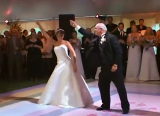 Durante a dança do casamento pai e filha armam uma grande surpresa!