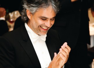 Em vídeo, Andrea Bocelli elogia a escolha de sua mãe de não abortá-lo