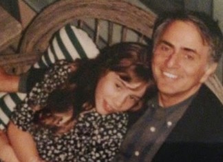 A lição que Carl Sagan deu a sua filha: “Nós somos poeira de estrelas.”