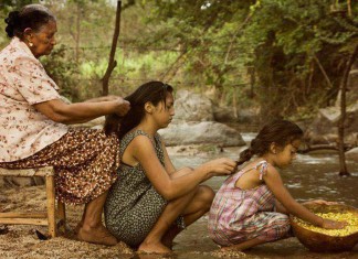 Palavras de avó: quando uma mulher estiver triste o melhor a fazer é trançar o seu cabelo