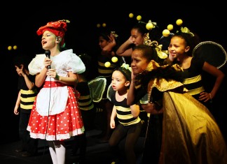 10 motivos para o seu filho fazer teatro