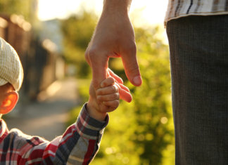 Aprendi a não fazer a ninguém o que não quero que façam ao meu filho.