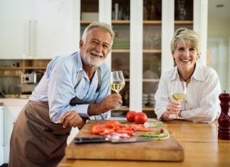 Um sorriso sempre será um sorriso, mesmo que emoldurado por vincos.