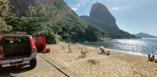 Bombeiros do RJ e SP iniciam rondas nas praias com alertas para evitar aglomerações.