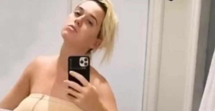 Katy Perry exibe barriga 5 dias após nascimento da filha e honestidade do registro impressiona