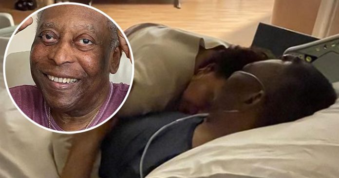 Filha de Pelé emociona ao postar foto com o pai: “Seguimos aqui, na luta e na fé”