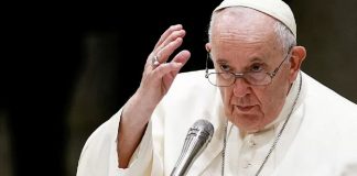 Papa Francisco faz alerta contra ‘falsos ídolos’ que seduzem com ‘fake news’