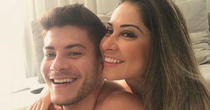 Arthur Aguiar diz que Maíra Cardi não era feliz no casamento porque ele comia carne vermelha