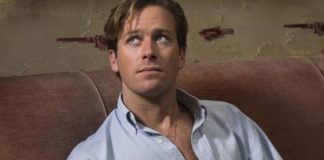 Em rara aparição pública após acusações de canibalismo, Armie Hammer se diz grato