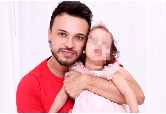 contioutra.com - Influenciador Igor Viana é criticado após falarem 'largar' a filha com paralisia em orfanato