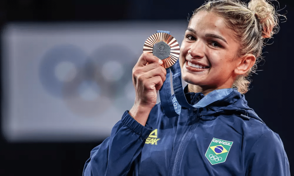 contioutra.com - Larissa Pimenta comove a web ao revelar o que ouviu de rival após bronze no judô nas Olimpíadas