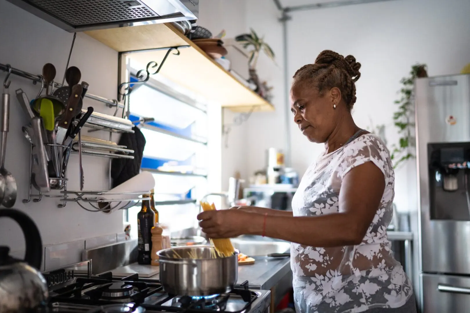 contioutra.com - Donas de casa e trabalhadoras domésticas terão bônus de R$ 400 pago pelo Governo