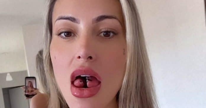 Andressa Urach diz que fez bifurcação na língua para irritar evangélicos