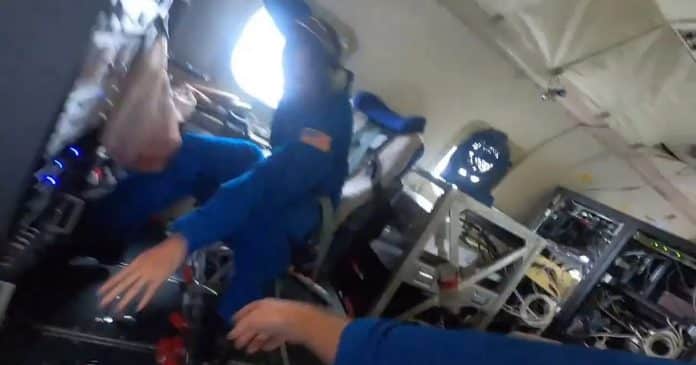 Vídeo apavorante mostra interior de avião voando dentro do furacão Milton